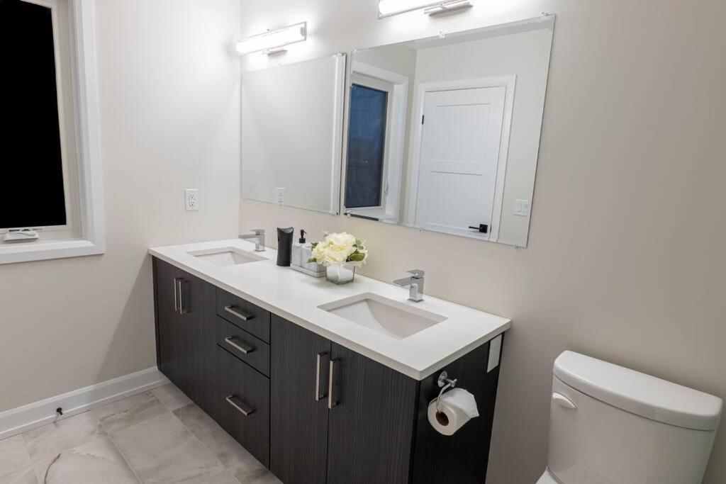 דירות Luxury Niagara 3 Bdr Townhouse /Garage מראה חיצוני תמונה